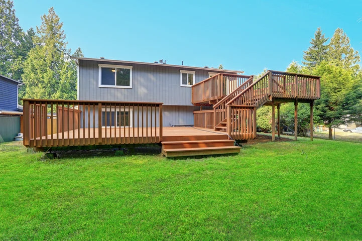 Floating deck construction for sloped and uneven backyard landscapes
