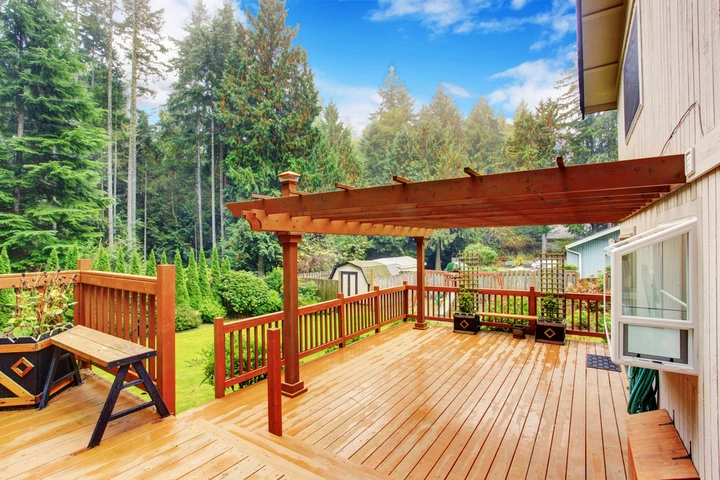 Deck building company in Hamilton displaying innovative deck layouts, premium materials, and custom outdoor living designs