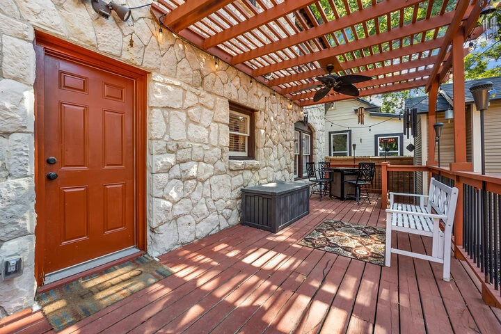 Custom deck railings and handrails installation in Hamilton with modern safety features and elegant outdoor design
